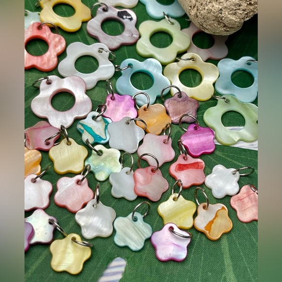 NEW! Mother of Pearl Shell Flowers Charms Toggle Bracelet & more DIY BUNDLE LOT - Picture 12 of 15